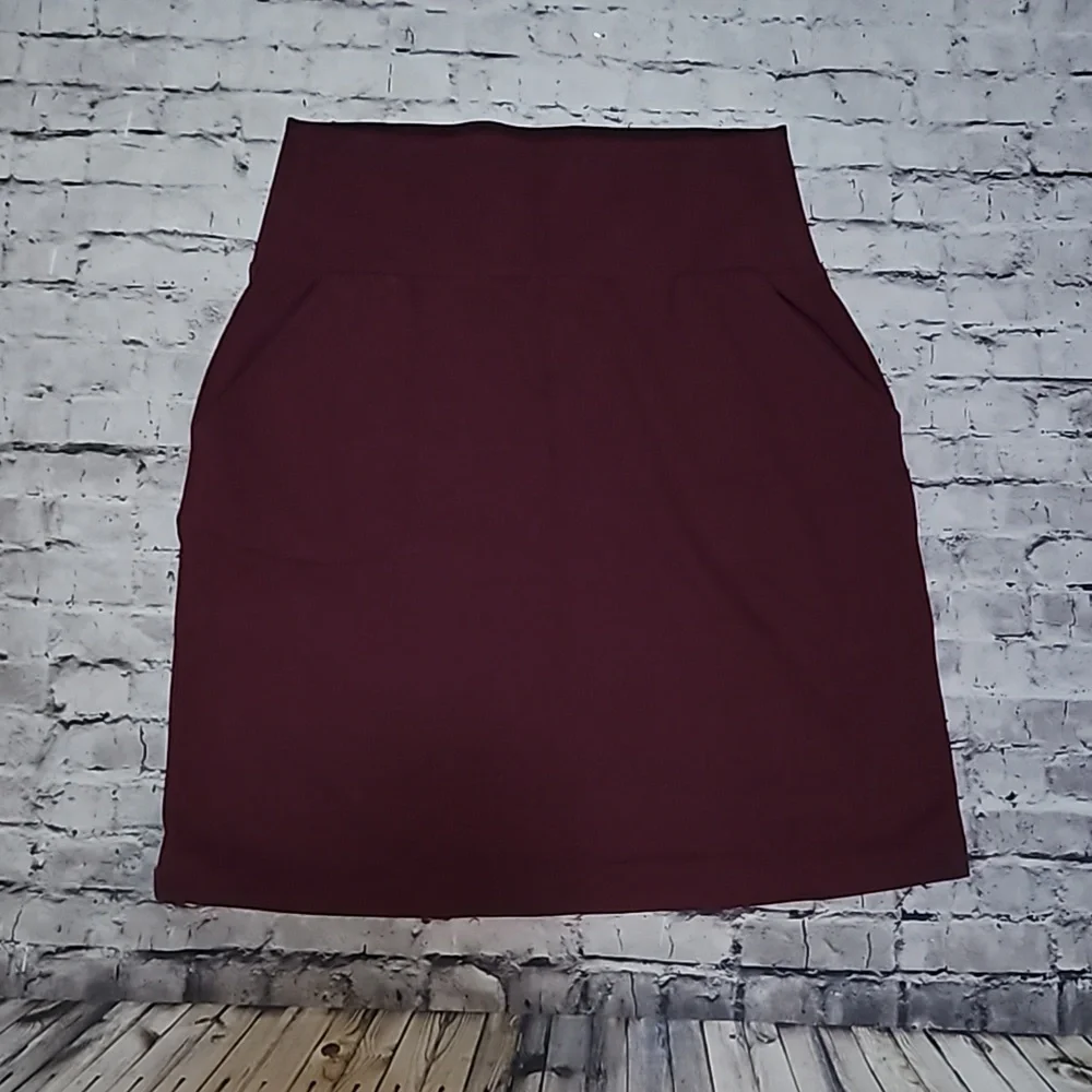 Apt.9 burgundy stretch mini skirt size small